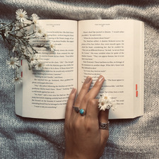 TheBookHolder آيه محمود