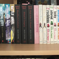 Maddie (Bookaholic_Dreamer)