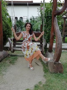 Нели Апостолова