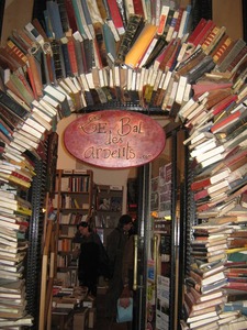 Chloé  - My Bookish Rendez-Vous