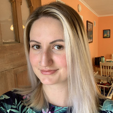 Tory (tory.reads.books)