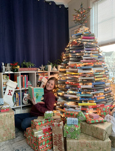 Katie Katieneedsabiggerbookshelf