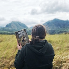 Nicole (niibookreader) 