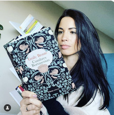 Ester is reading