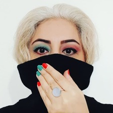 نرگس اَفَری