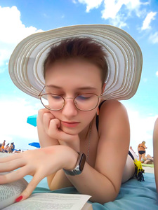 Teo (bookworm-in-training)