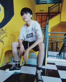 Khuất Hạo  Đức