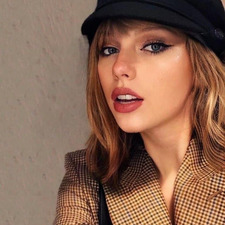 Sexymysteriousbookreader