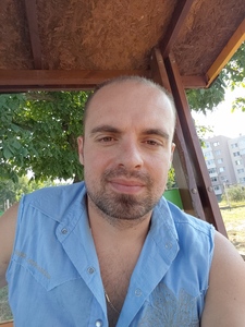 Деян Хлебаров