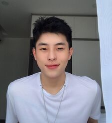 Khuất Tùng  Minh