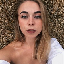 Анна Богомолова