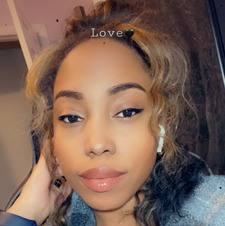 Halle Bianca