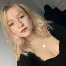 Karolina | midnights.reader