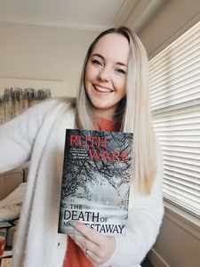 Deanna | thecomfyreader