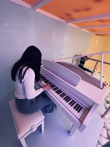 Θένια Καζακίδου