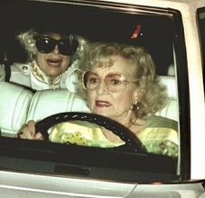 Ronja (queer-is-the-universe)