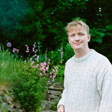 Simon Worthington