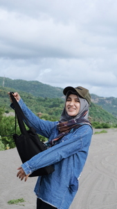 Rizqi AR