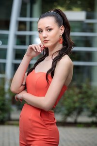 Моника Михова