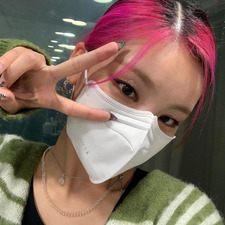 carly *✧･ﾟ *✧･ﾟ