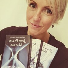 Fran (fransbookstagram)