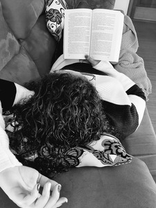 Curly Reads 