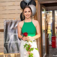 Елена Младенова