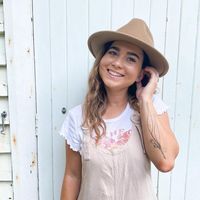 Holly Renae