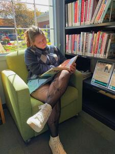 kayla ✎⋆.ೃ࿔*:･