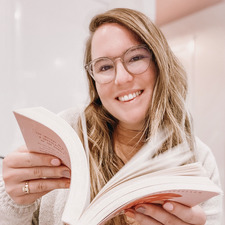 Emily | sipsandshelves