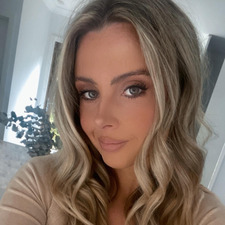Melanie Rowe