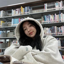 Jongie Kim