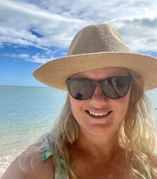Lisa (Insta: serenity.of.books)