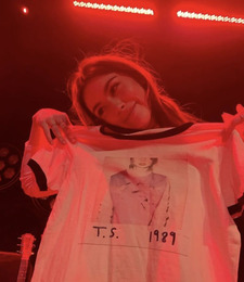 ash (*˘︶˘*).。.:*♡