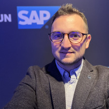 Νίκος Καραμπάτσος