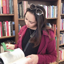 Lorainne Reads