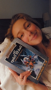 katie (lovuelibrary)