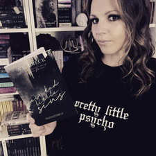 my CHAOTIC BOOK CLOSET 