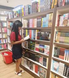 Bibliophile  Julie