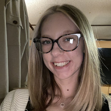 Savannah Rose (readingwithsav_)