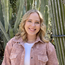 Jess Grayson (bookspastbedtime)