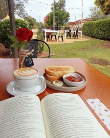 Elle (IG: simply.elle18)