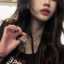 moniqueॱ◌̥*⃝̣ ⋆