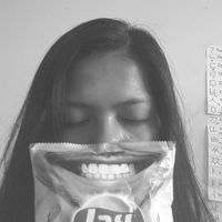 ยิ้มหวาน คิ้วต่ำ