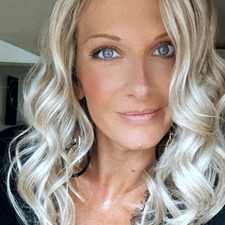 Fee ⋆｡˚ ✧˚ ·