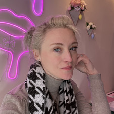 Justine (bookshelf_fairy)