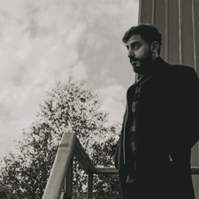 عَلِيّ آل قَمْبَر