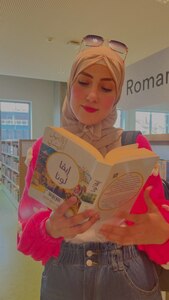 Hajer Reads