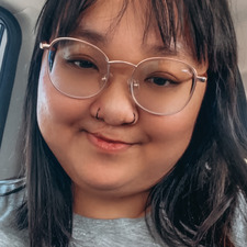 Kari (karilovesbooks)