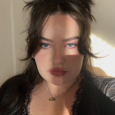 Tay ୨୧ ‧₊˚ ⋅